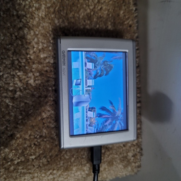 Garmin Nuvi 650 widescreen personal travel assistant - Picture 1 of 8
